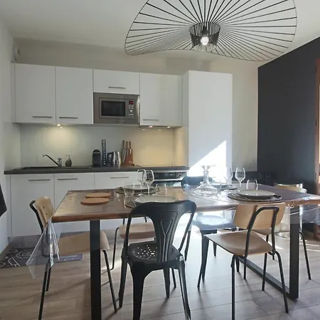 Magnifique T5 Duplex De Grand Standing 120m2 Neuf Classé 4 étoiles Pour 8 Personnes En Plein Centre De